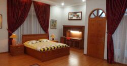 Rumah Mewah di Lingkungan Pedesaan