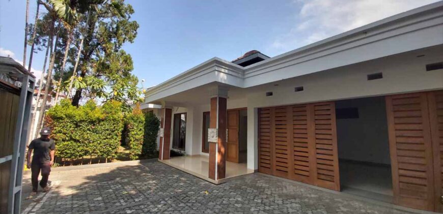 Disewakan Rumah di Kemang ada Kolam Renang