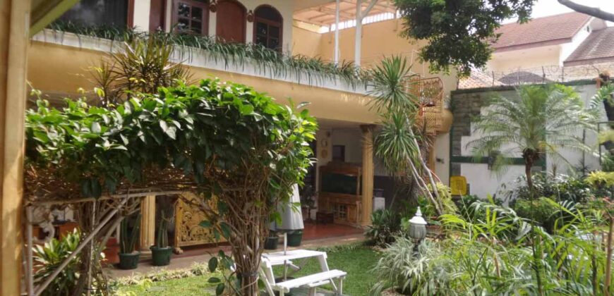 Rumah Mewah di Tebet Ada Taman Bermain