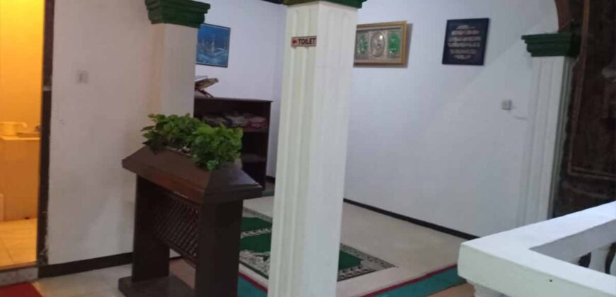 Rumah Bagus di Pinggir Jalan Raya