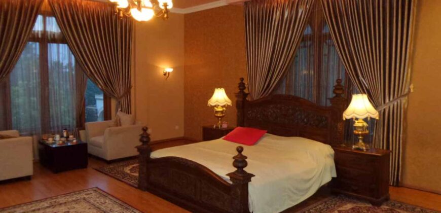 Rumah Mewah di Lingkungan Pedesaan