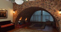 Rumah Mewah di Lingkungan Pedesaan