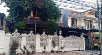 Rumah Bagus di Pinggir Jalan Raya