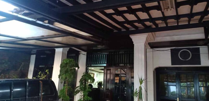 Rumah Bagus di Pinggir Jalan Raya