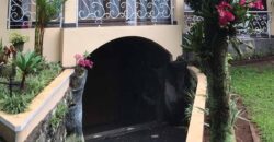 Rumah Mewah di Lingkungan Pedesaan