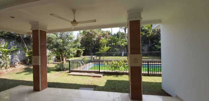 Disewakan Rumah di Kemang ada Kolam Renang
