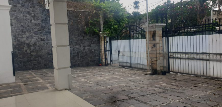 Rumah Mewah Cantik di Kebayoran Baru