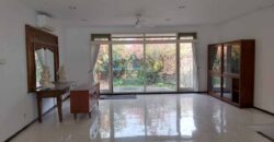 Disewakan Rumah di Kemang Mirip villa