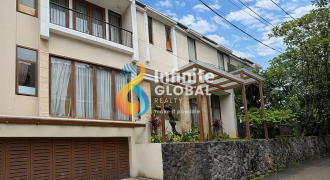 New townhouse with tropical & modern style at Jeruk purut kemang
