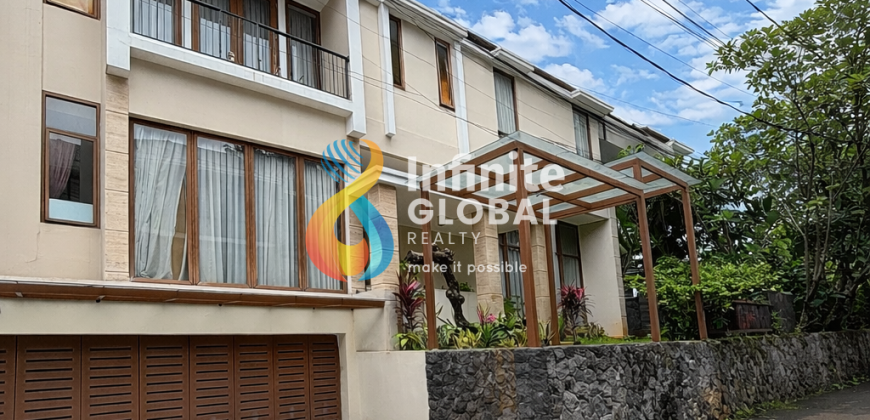 New townhouse with tropical & modern style at Jeruk purut kemang