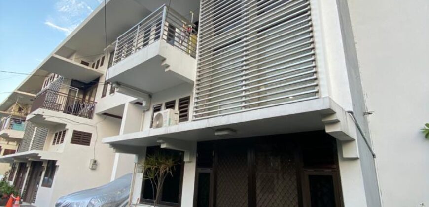 Rumah rapi siap huni dilingkungan asri Townhouse Kayu Putih