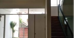 Brand New Rumah 2 Lantai Bonus Lampu Crystal