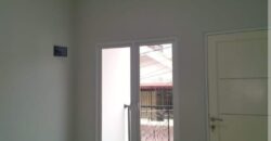 Brand New Rumah 2 Lantai Bonus Lampu Crystal