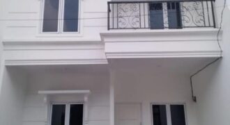Brand New Rumah 2 Lantai Bonus Lampu Crystal