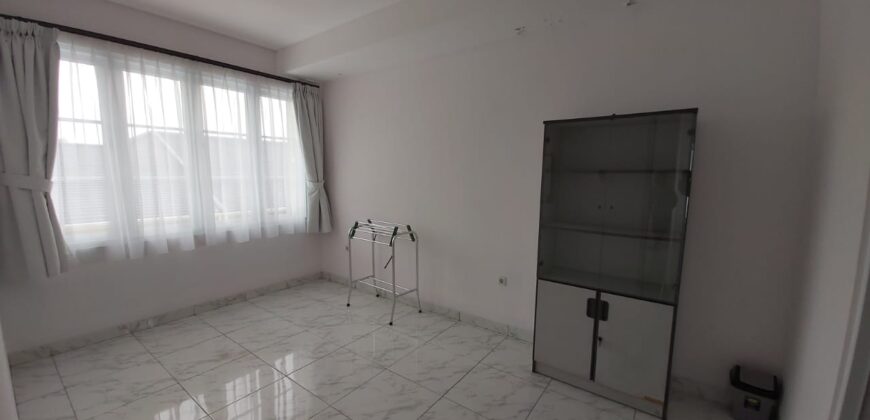Rumah Semi Furnished Disewakan di Cilandak