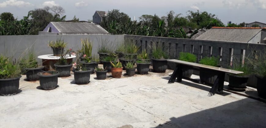 Dijual Rumah 3 lantai di Duren Sawit