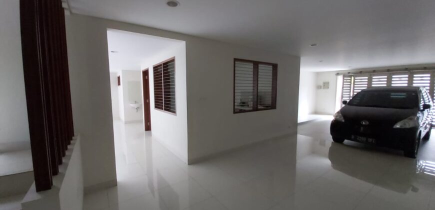 Rumah dan kavling townhouse di Ampera