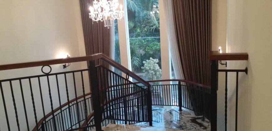 RUMAH MEWAH DALAM KOMPLEK AMPERA
