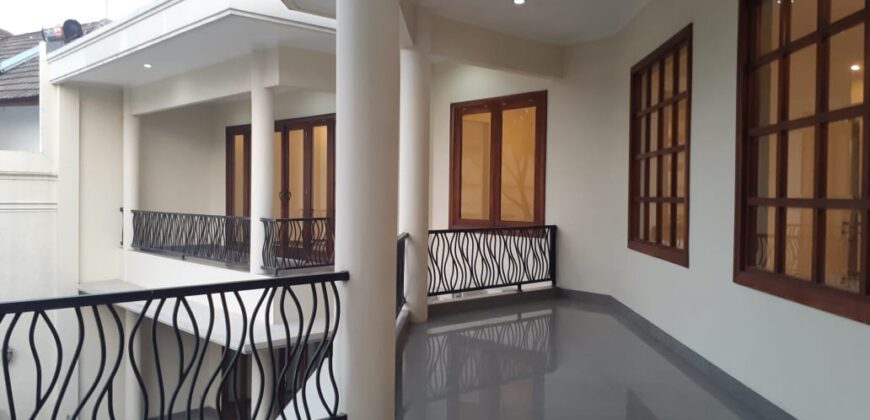 RUMAH MEWAH DALAM KOMPLEK AMPERA