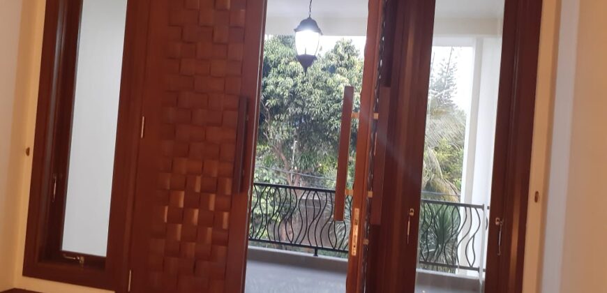 RUMAH MEWAH DALAM KOMPLEK AMPERA