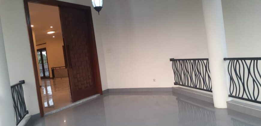 RUMAH MEWAH DALAM KOMPLEK AMPERA