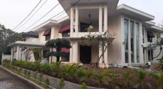 RUMAH MEWAH DALAM KOMPLEK AMPERA