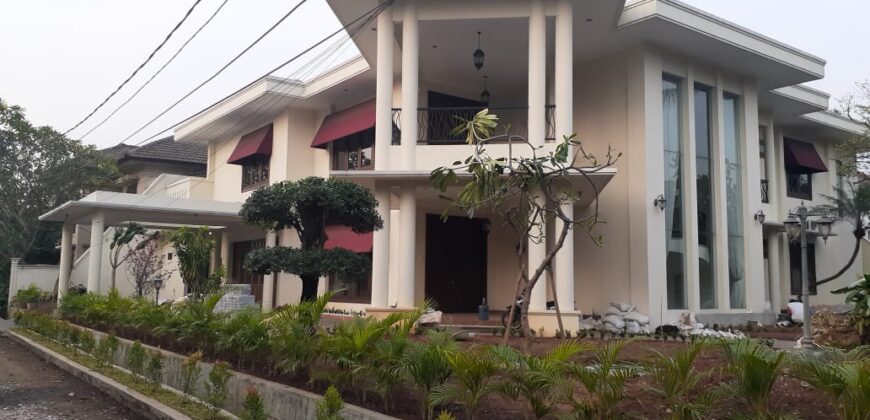 RUMAH MEWAH DALAM KOMPLEK AMPERA