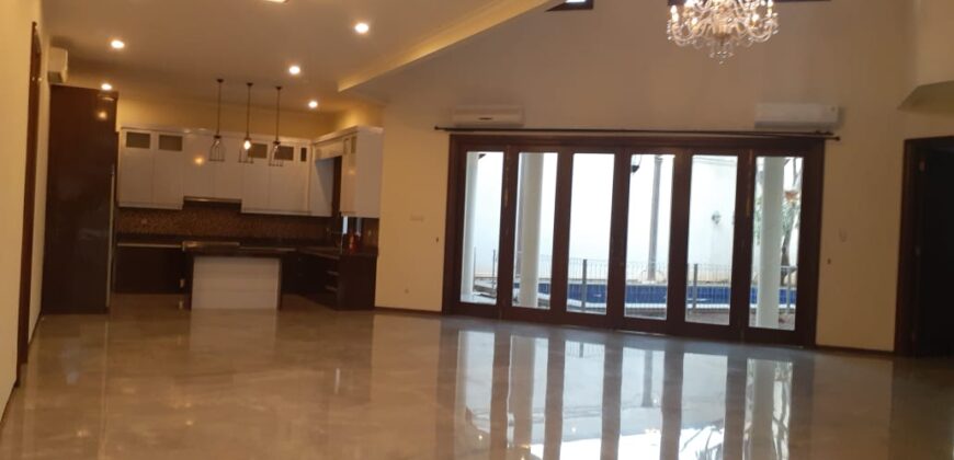 RUMAH MEWAH DALAM KOMPLEK AMPERA