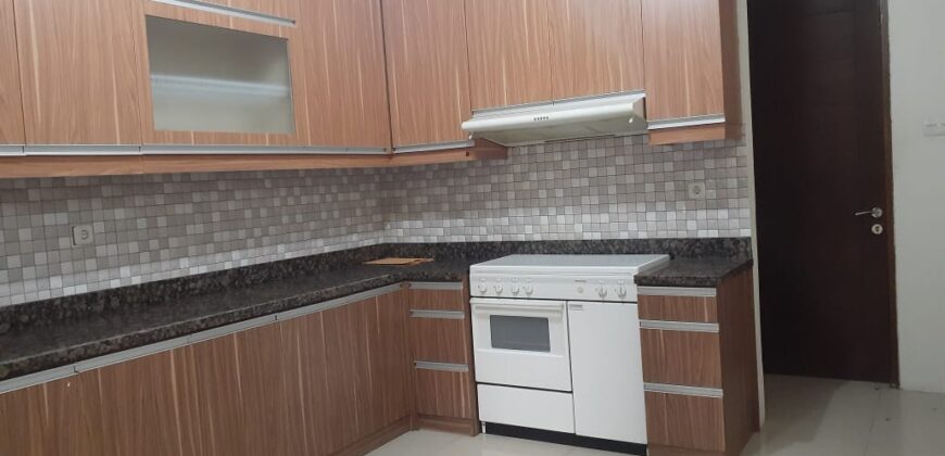 RUMAH MEWAH DALAM KOMPLEK AMPERA
