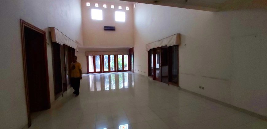 Dijual Rumah Tua di Dharmawangsa Jakarta Selatan