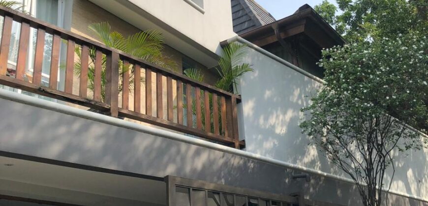 Rumah 4 Lantai di Pondok Indah