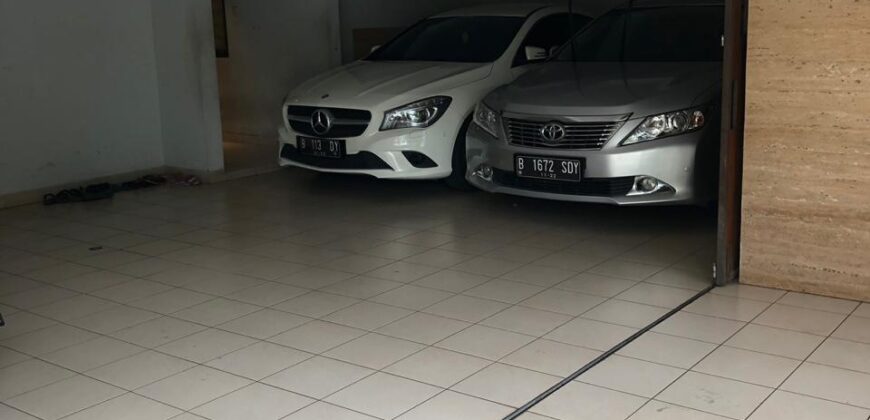 Rumah 4 Lantai di Pondok Indah