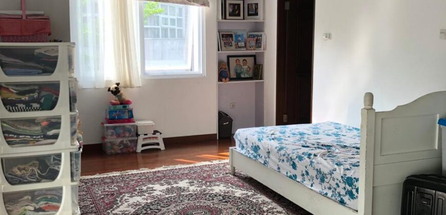 Rumah 4 Lantai di Pondok Indah