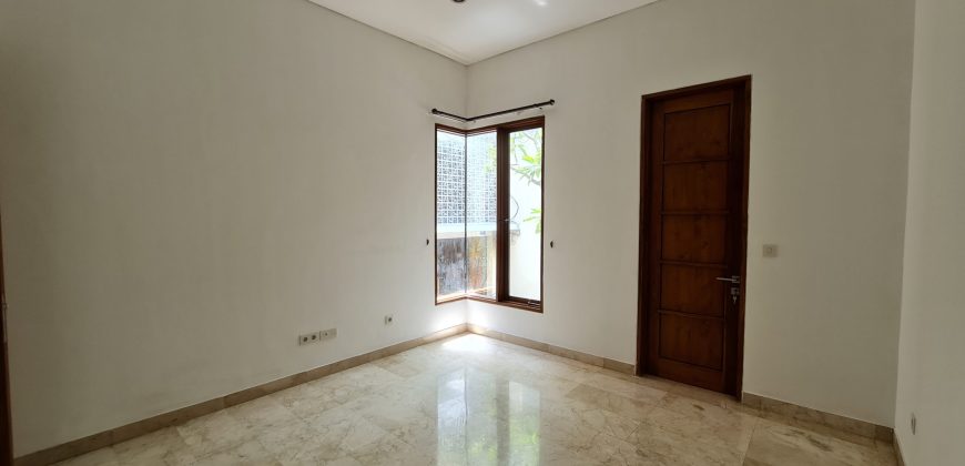 Modern simplicity Townhouse at Kemang timur area  Flood Free and 24hour security