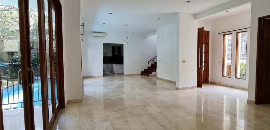 Modern simplicity Townhouse at Kemang timur area  Flood Free and 24hour security