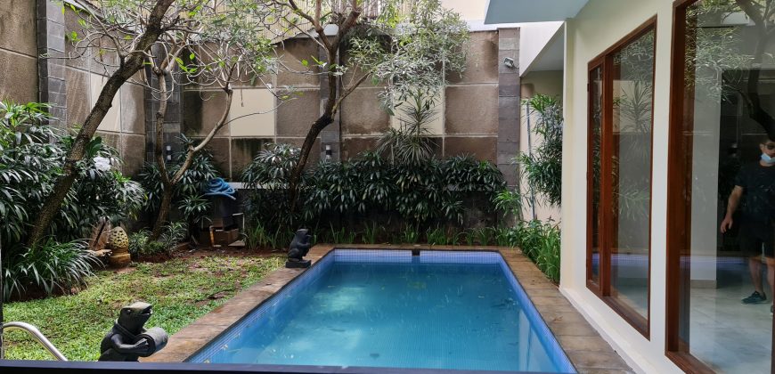 Modern simplicity Townhouse at Kemang timur area  Flood Free and 24hour security