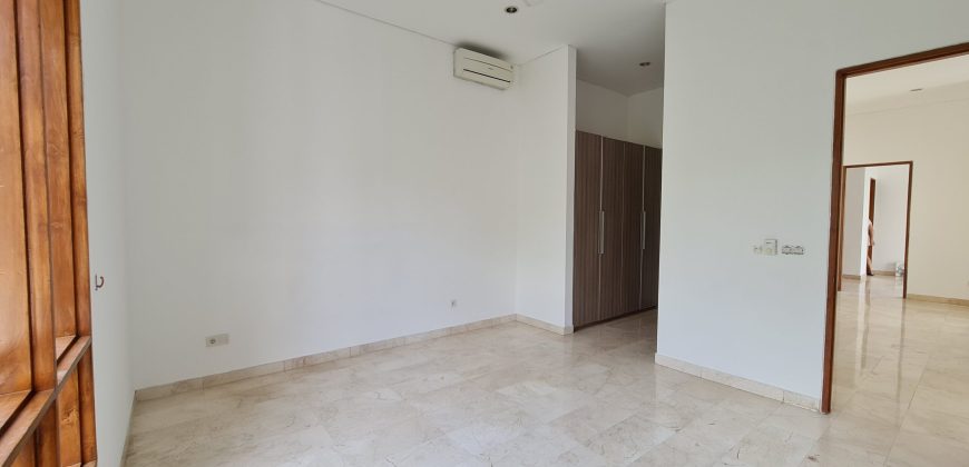 Modern simplicity Townhouse at Kemang timur area  Flood Free and 24hour security