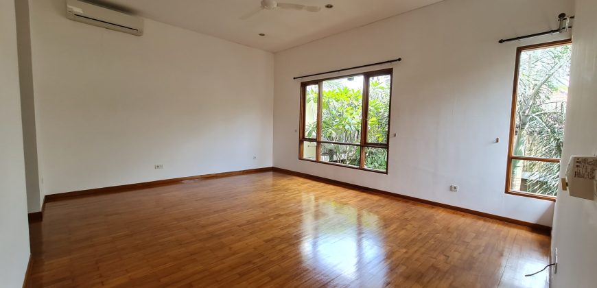 Modern simplicity Townhouse at Kemang timur area  Flood Free and 24hour security