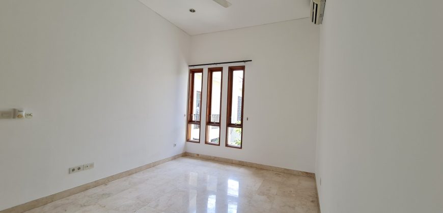 Modern simplicity Townhouse at Kemang timur area  Flood Free and 24hour security