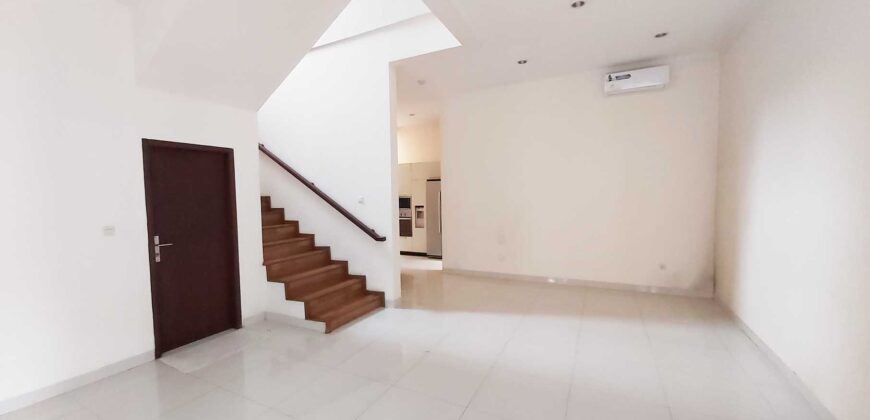 Disewakan Rumah Bagus kenanga raya