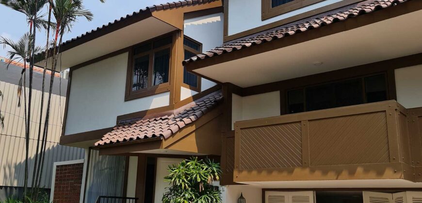 Townhouse cosy  american style di Kemang selatan