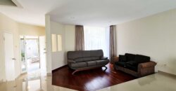 Townhouse cosy  american style di Kemang selatan