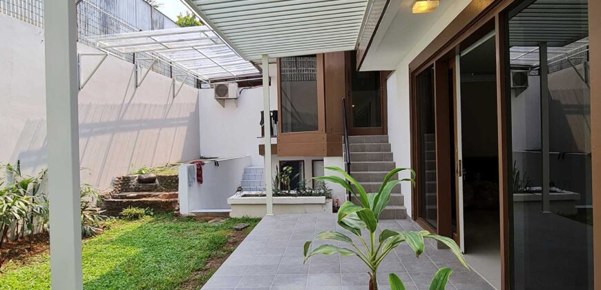 Townhouse cosy  american style di Kemang selatan