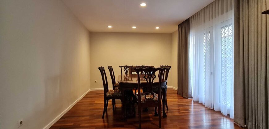 Townhouse cosy  american style di Kemang selatan