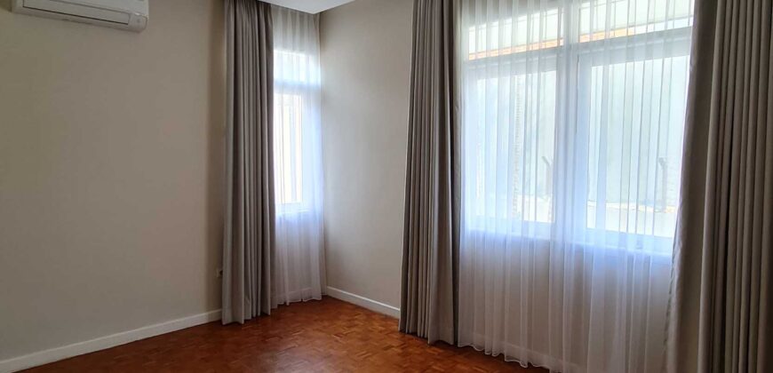 Townhouse cosy  american style di Kemang selatan