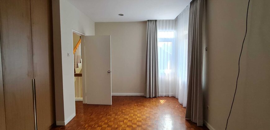 Townhouse cosy  american style di Kemang selatan