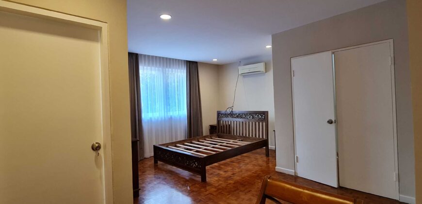Townhouse cosy  american style di Kemang selatan