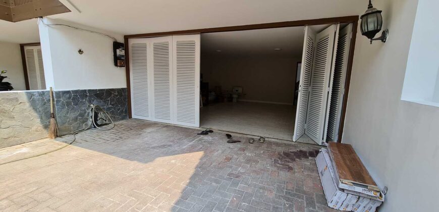 Townhouse cosy  american style di Kemang selatan