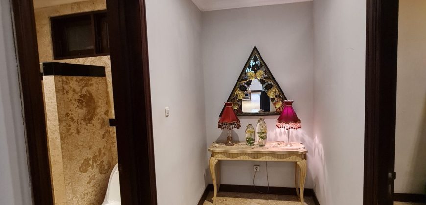 Very Prestigeous and luxury House in Menteng close to Thamrin