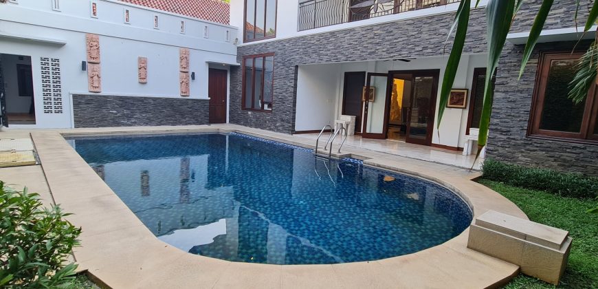 Very Prestigeous and luxury House in Menteng close to Thamrin